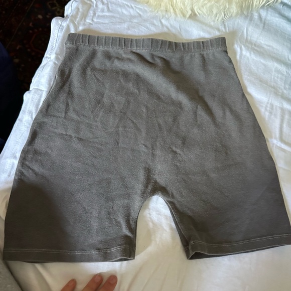 brandy melville griffin shorts biker shorts - Picture 3 of 3